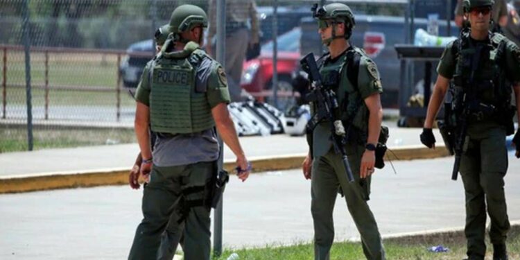 अरे बापरे..हल्लेखोराच्या गोळीबारात 18 विद्यार्थ्यांसह 23 ठार