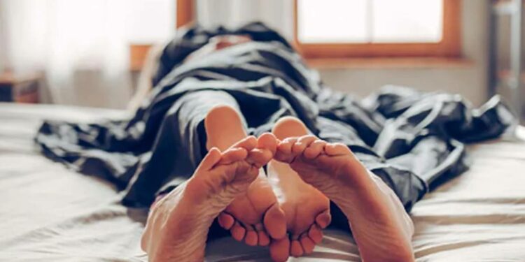 धक्कादायक! पतीच्या अनैसर्गिक शारीरिक संबंधामुळे पत्नीला गमवावा लागला जीव