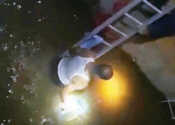 नवऱ्यावरील राग अनावर! निर्दयी आईने ६ चिमुरड्यांना विहिरीमध्ये फेकले