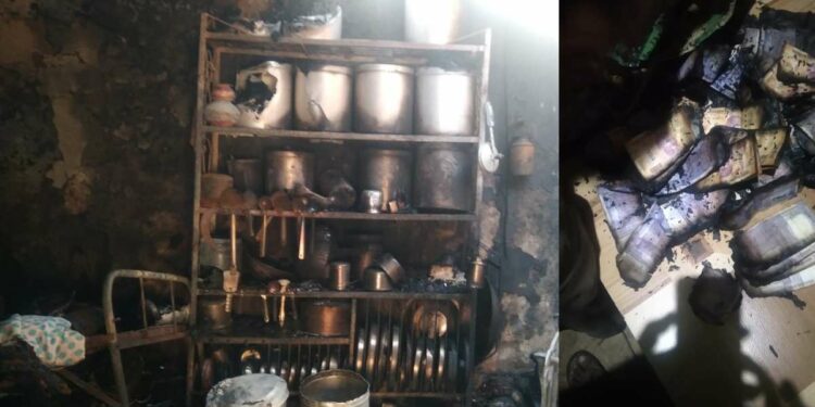 शेतकऱ्याच्या घराला भीषण आग, साडेपाच लाखाच्या रोकडसह संसार उपयोगी वस्तू जळून खाक