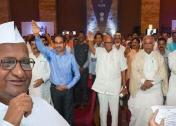 अण्णा हजारेंनी ठाकरे सरकारला दिला ‘हा’ इशारा