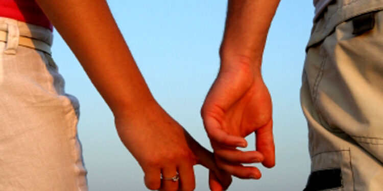 लिव्ह इन रिलेशनशिप सोडून आलेल्या मैत्रिणीवर चाकू हल्ला ; जळगावात घडला थरार