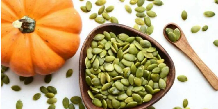 पुरुषांसाठी भोपळ्याच्या बिया आहेत खूपच फायदेशीर, या समस्या होतात दूर