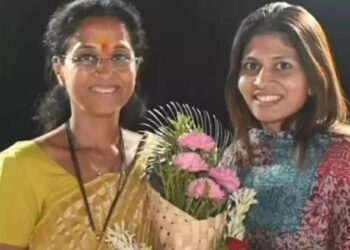 सुप्रिया सुळे आणि रक्षा खडसे यांच्या भेटीमुळे राजकीय वर्तुळात खळबळ