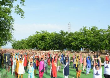 जैन इरिगेशनच्या विविध आस्थापनांमध्ये आंतरराष्ट्रीय योगदिन उत्साहात साजरा