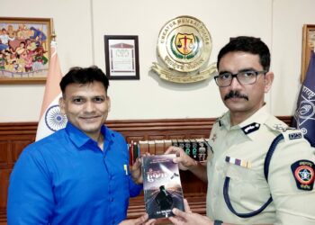 पोलीस साहित्यिक, कवी विनोद अहिरे यांचे विश्वास नागरे पाटलांकडून कौतुक