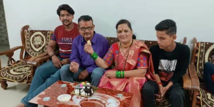 महाराष्ट्राला हादरवून सोडणारी घटना ! एकाच कुटुंबातल्या 9 जणांची आत्महत्या