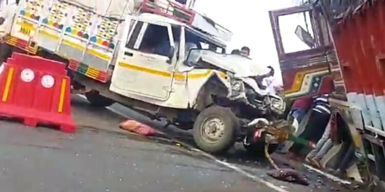 नशिराबाद टोल नाक्याजवळ भीषण अपघात ; ५ जण ठार
