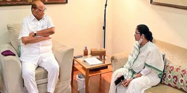 ममता बॅनर्जींनी घेतली शरद पवारांची भेट, केली ‘ही’ विनंती