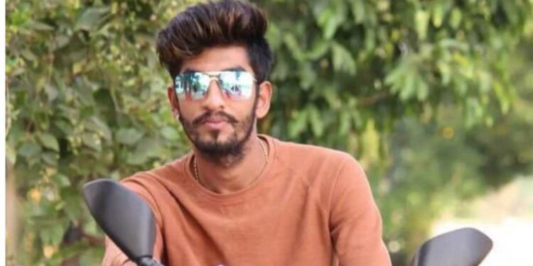 जळगाव पुन्हा हादरले ! दगडाने ठेचून तरुणाची हत्या