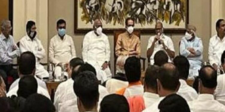 12 आमदारांच्या उपस्थितीनंतर महाविकास आघाडीच्या जीवात जीव