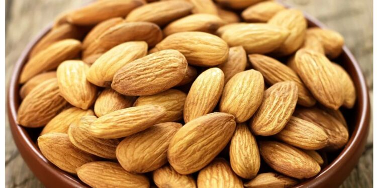 गरजेपेक्षा जास्त बदाम खात असाल तर सावधान; जाणून घ्या हे दुष्परिणाम