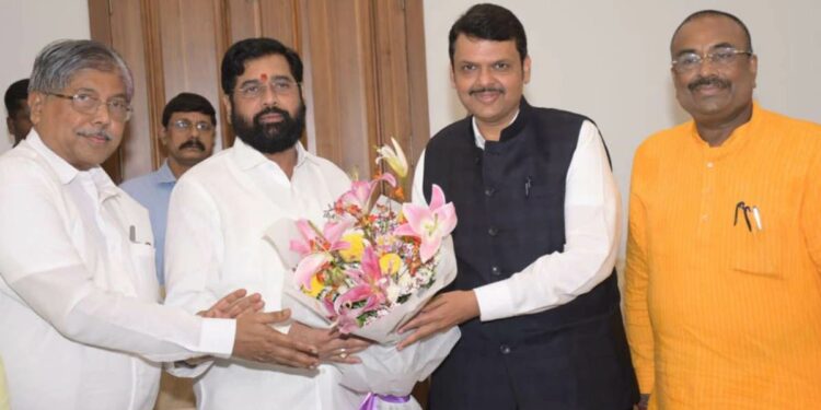 नवीन सरकार स्थापनेचा मुहूर्त ठरला.. आज संध्याकाळी ७ वाजता फडणवीस-शिंदे शपथ घेणार