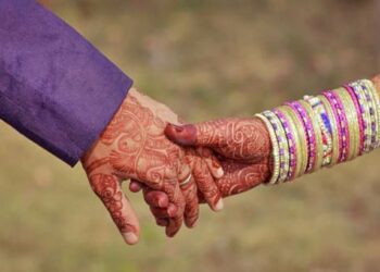 सेक्सच्या वेळी डोळ्यावर पट्टी बांधायचा, नंतर कळलं तो ‘तो’ नव्हेच, ही तर पोट्टी