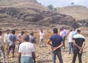 दुर्दैवी ! किराणा आणण्यासाठी गेले अन् घरीच परतले नाही, नदी बुडून तीन चिमुकल्यांचा मृत्यू