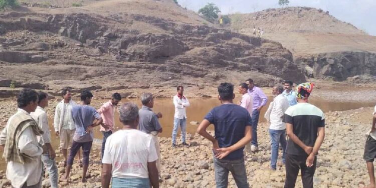 दुर्दैवी ! किराणा आणण्यासाठी गेले अन् घरीच परतले नाही, नदी बुडून तीन चिमुकल्यांचा मृत्यू