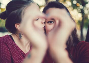 प्रेमासाठी काय पण! मैत्रिणीसोबतच्या लैंगिक संबंधाला विरोध, नंतर तरुणीने उचललं ‘हे’ पाऊल