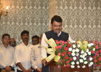 ‘या’ विशेष उल्लेखाने देवेंद्र फडणवीसांना गिरीश महाजन यांच्याकडून शुभेच्छा