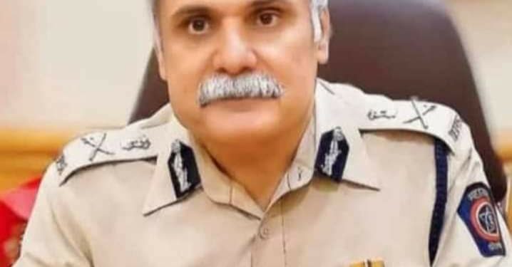 बेकायदेशीर फोन टॅपिंग प्रकरणी मुंबईचे माजी पोलीस आयुक्त संजय पांडे यांच्या विरुद्ध गुन्हा दाखल