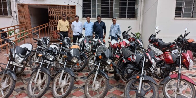 चाळीसगांव येथील अट्टल “टू व्हीलर” चोर स्थानिक गुन्हे शाखेकडुन जेरबंद