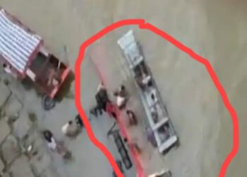 इंदोर वरून अमळनेर जाणारी बस नर्मदा नदीत पडली,१३ जणांचा मृत्यू