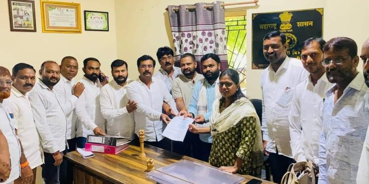 मुक्ताईनगर नगरपंचायतीवर राज्यातील शिंदे समर्थक पहिला तरुण नगराध्यक्षाच्या नावावर शिक्कामोर्तब