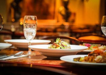 रेस्टॉरंट-हॉटेलमधील सेवाशुल्कावर बंदी ; सरकारकडून नवीन मार्गदर्शक तत्त्वे जारी