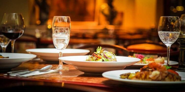 रेस्टॉरंट-हॉटेलमधील सेवाशुल्कावर बंदी ; सरकारकडून नवीन मार्गदर्शक तत्त्वे जारी