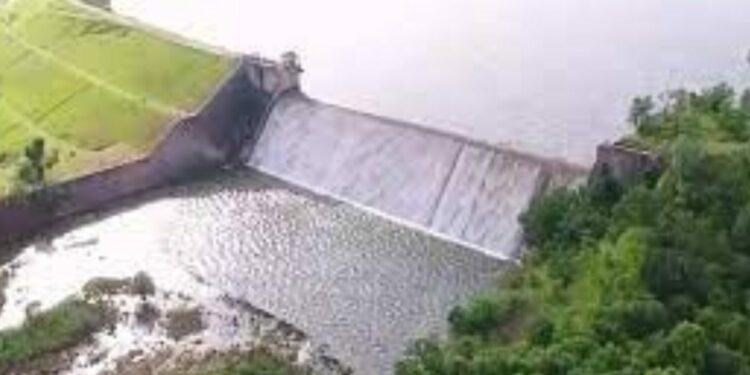 मोठी बातमी : सुखी गारबर्डी धरणाच्या वेस्ट वेअरमध्ये ९ पर्यटक अडकले