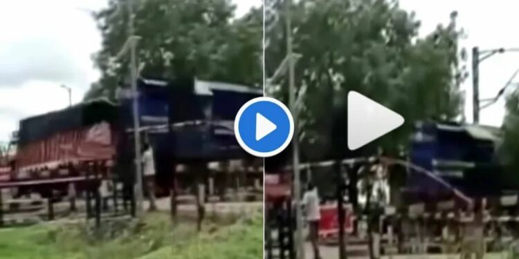 भरधाव ट्रेनची ट्रकला धडक; अपघाताचा धक्कादायक VIDEO समोर