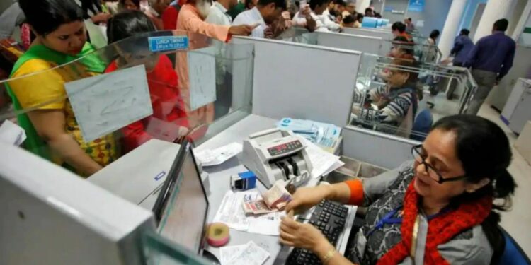 सरकारी बँकेत ‘लिपिक’ पदाच्या तब्बल 6000+ जागा रिक्त ; लगेच करा अर्ज