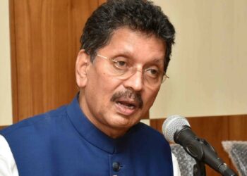 … तर उद्धव ठाकरेंना भाजपशी बोलावं लागेल ; केसरकर नेमकं काय म्हणाले?