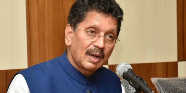 … तर उद्धव ठाकरेंना भाजपशी बोलावं लागेल ; केसरकर नेमकं काय म्हणाले?