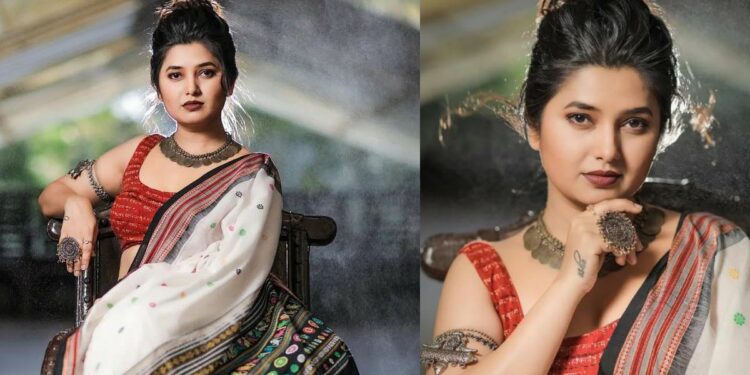 अभिनेत्री प्राजक्ता माळीने शेअर साडीतील केले खास फोटो