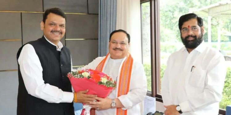 महाराष्ट्राच्या राजकारणात मोठा बदल होणार? मुख्यमंत्री, उपमुख्यमंत्र्यांनी घेतली भाजप नेत्यांची भेट