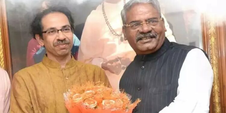 माजी खासदार शिवाजीराव आढळराव पाटील यांची शिवसेनेतून हकालपट्टी