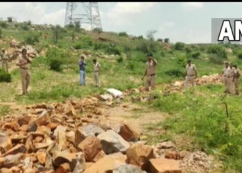 अरे बापरे.. खाण माफियांनी पोलीस उपअधीक्षकाला डंपरने चिरडले