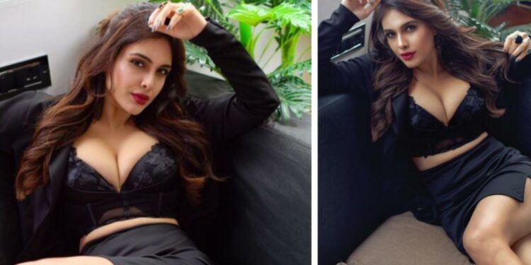 शर्टची बटणे खोलून सोफ्यावर बसली ‘ही’ अभिनेत्री ; कॅमेऱ्यात कैद झाला बोल्ड लूक