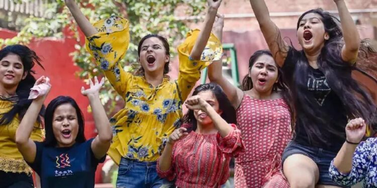 CBSE बारावीचा निकाल जाहीर ; पोरांनो असा बघा निकाल…