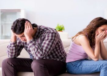 मुलांच्या या चुकांमुळे त्यांना गर्लफ्रेंड सोडून जातात, आजपासूनच आपल्या सवयी बदला