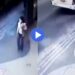 रस्त्याने चालणाऱ्या मुलीसोबत घडला असा भीषण अपघात, पहा घटनेचा Video