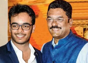 मोठी बातमी ! प्रताप सरनाईक यांच्या पुत्राची युवासेनेतून हकालपट्टी