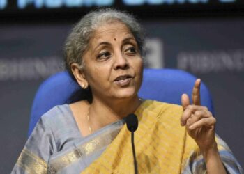 देशातील ‘या’ तीन बड्या बँकेच्या ग्राहकांसाठी खुशखबर, अर्थमंत्र्यांनी केली ही मोठी घोषणा