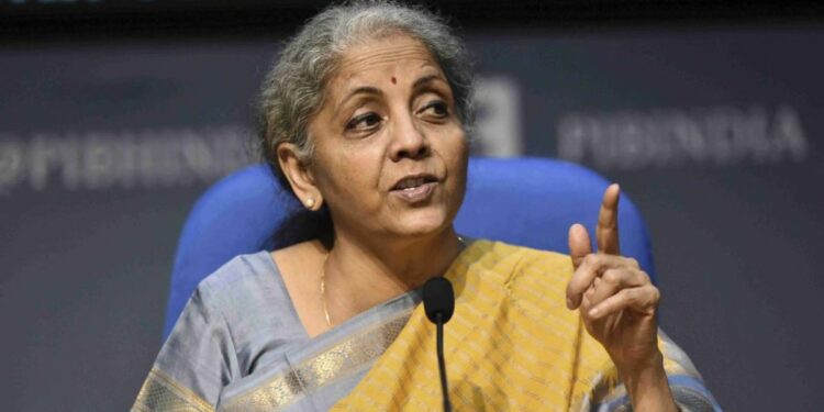 देशातील ‘या’ तीन बड्या बँकेच्या ग्राहकांसाठी खुशखबर, अर्थमंत्र्यांनी केली ही मोठी घोषणा