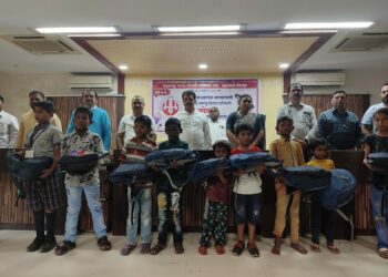 महाराष्ट्र राज्य पत्रकार संघाकडून गरजू 600 विद्यार्थ्यांना शालेय साहित्याचे मोफत वितरण