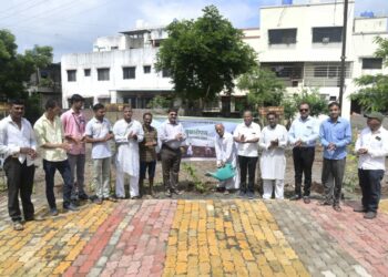 शिवकाॕलनीत घर घर वृक्षारोपणाचा संकल्प ; गांधी रिसर्च फाऊंडेशन, मराठी प्रतिष्ठानचा उपक्रम