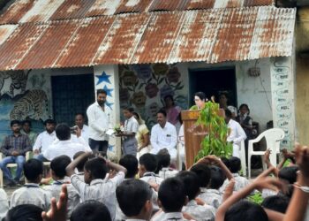 मनुर बुद्रुक येथे स्वातंत्र्य दिनानिमित्त स्वातंत्र्याचा अमृत महोत्सव साजरा