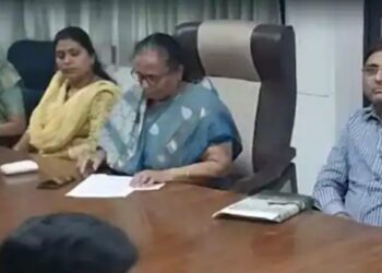 मंदाकिनी खडसेंसह 11 जणांविरोधात पोलिसांत तक्रार, जळगावात राजकारण तापलं