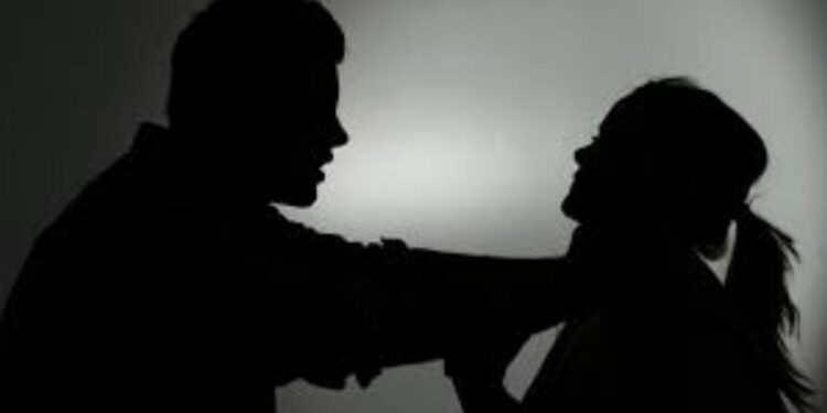 खळबळजनक ! एकतर्फी प्रेमातून तरुणीची हत्या करून मृतदेह झुडपात फेकला