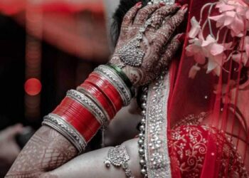 नवऱ्याला इंस्टाग्रामवरून कळलं, बायकोचं दुसरं लग्न, फोन करून म्हणाली..